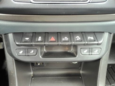 Used 2022 Chevrolet Colorado Z71 AWD/4WD image 42
