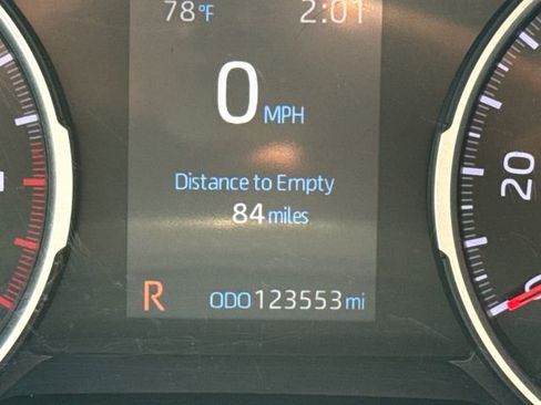 Used 2021 Toyota RAV4 XLE Premium image 31