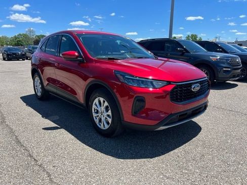 Certified 2023 Ford Escape Active w/ Tech Pack #2 AWD/4WD image 3