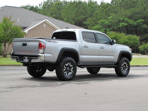 Used 2020 Toyota Tacoma TRD Off-Road RWD image 6