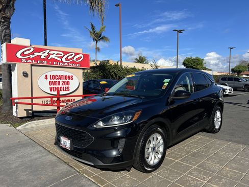 Used 2020 Ford Escape SE image 4