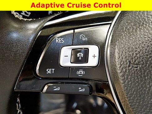 Used 2021 Volkswagen Tiguan SEL AWD/4WD image 32