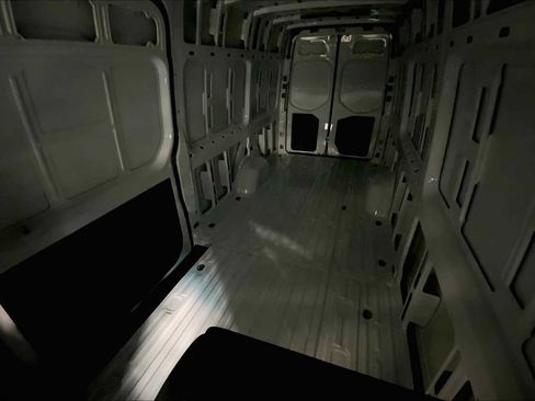 Used 2024 Mercedes-Benz Sprinter 2500 image 8