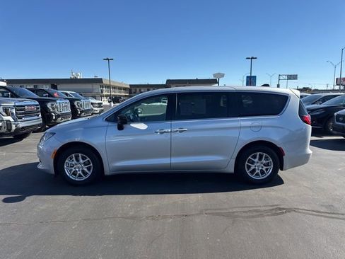 Used 2024 Chrysler Voyager LX image 8