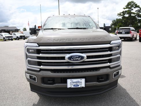 New 2026 Ford F250 Platinum w/ Platinum Plus Package AWD/4WD image 6