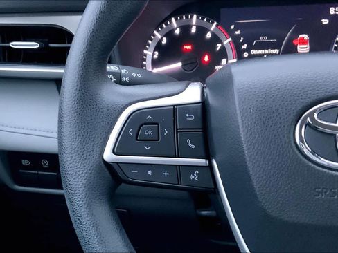 Used 2023 Toyota Highlander L image 21