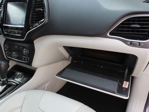 Used 2019 Jeep Cherokee Limited w/ Technology Group image 32