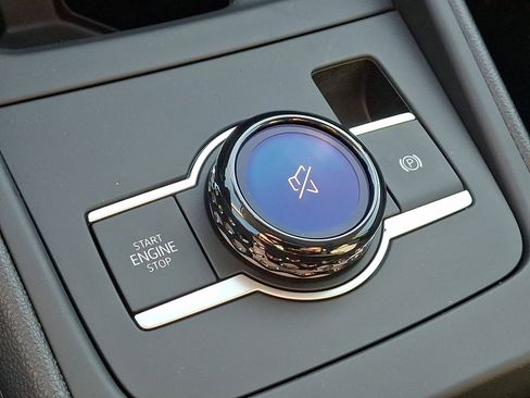 New 2026 Volkswagen Tiguan SE image 16