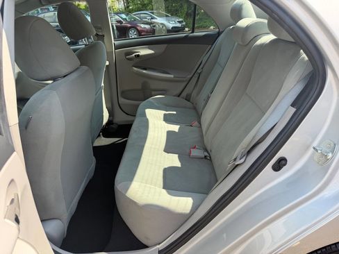 Used 2013 Toyota Corolla LE FWD image 18
