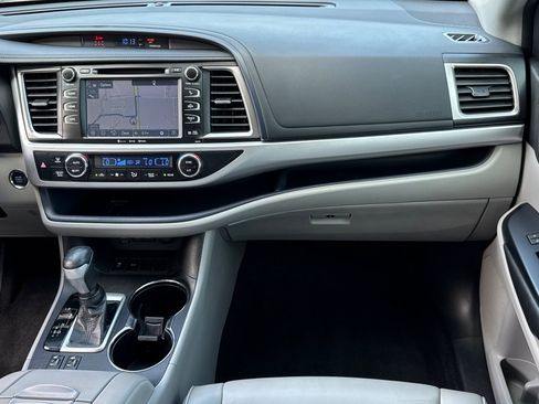 Used 2018 Toyota Highlander XLE FWD image 31