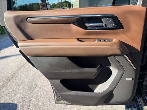 Used 2025 Chevrolet Tahoe High Country AWD/4WD image 22