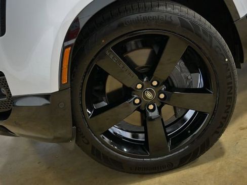 Used 2023 Land Rover Defender 110 X-Dynamic SE image 2