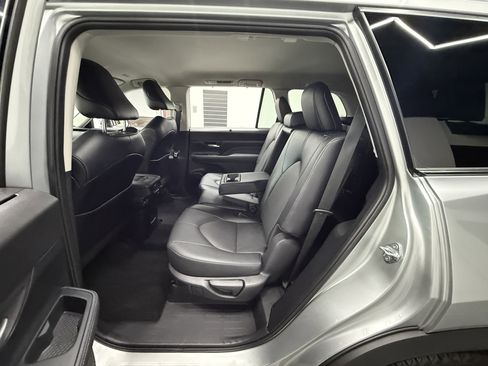 Used 2024 Toyota Grand Highlander XLE image 24