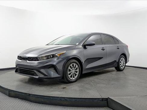 Used 2024 Kia Forte LX FWD image 2