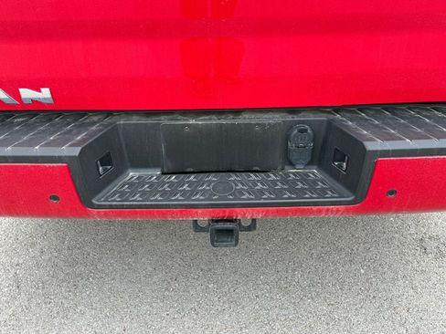 Used 2024 Nissan Titan SV w/ SV Convenience Package image 20