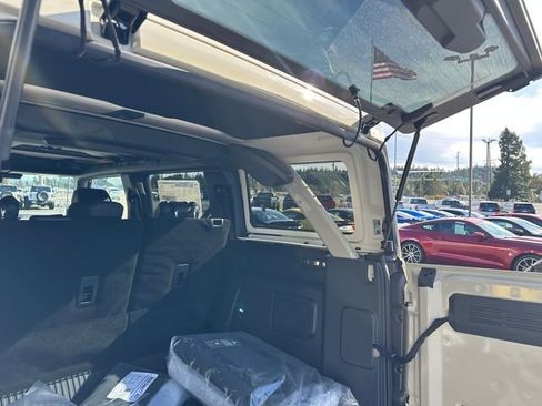 New 2025 Ford Bronco Badlands image 25