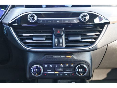 Used 2020 Ford Escape Titanium image 27