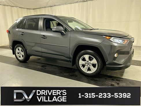 Used 2020 Toyota RAV4 XLE image 1