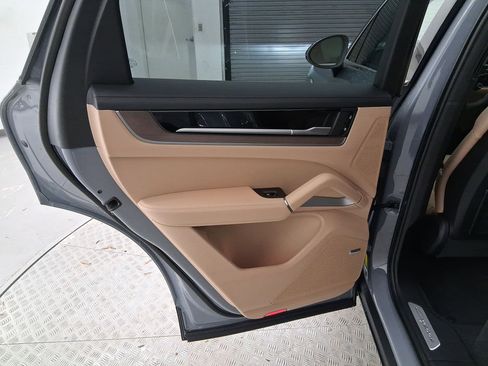 New 2026 Porsche Cayenne S image 29