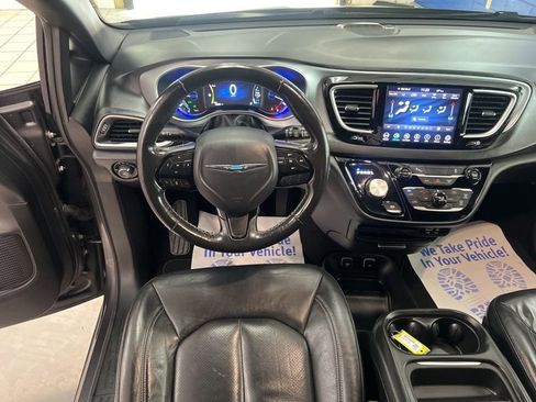 Used 2020 Chrysler Pacifica Touring-L w/ S Appearance Package FWD image 26