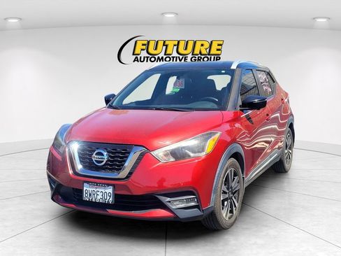 Used 2019 Nissan Kicks SR w/ SR Premium Package FWD image 3