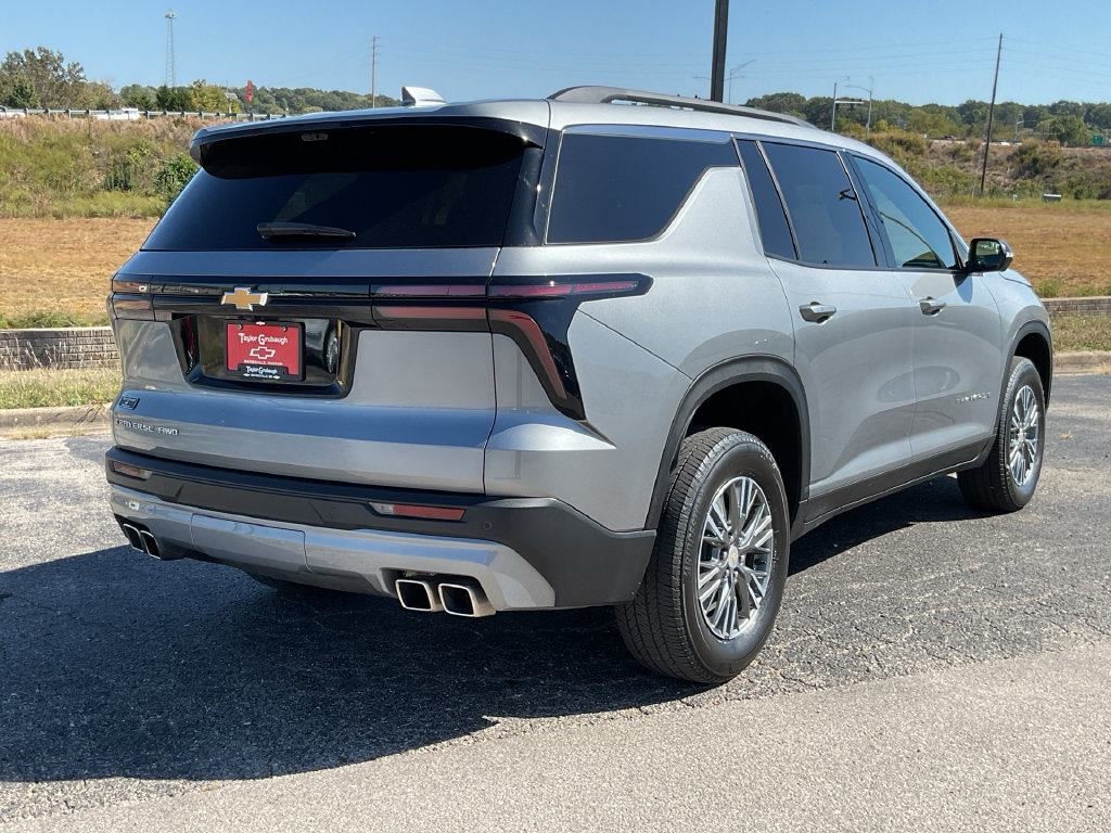 Used 2026 Chevrolet Traverse LT w/ Driver Confidence Package AWD/4WD image 8