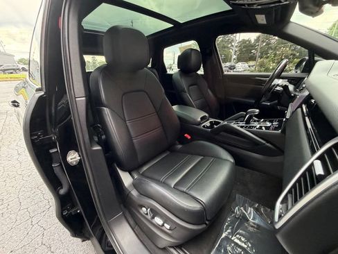 Used 2021 Porsche Cayenne AWD/4WD image 39