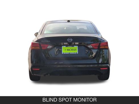 Used 2025 Nissan Altima 2.5 SV FWD image 8