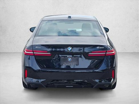 Used 2026 BMW 530i xDrive w/ M Sport Package AWD/4WD image 6