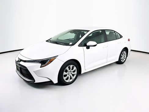Used 2024 Toyota Corolla LE image 3