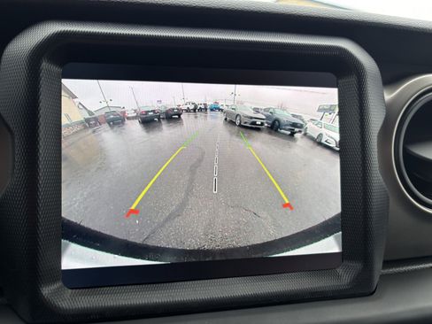 Used 2021 Jeep Wrangler Sport S image 26