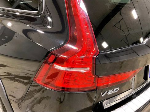 Used 2020 Volvo V60 T5 Cross Country w/ Protection Package Premier image 23