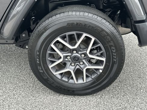 Used 2025 Jeep Wrangler Unlimited Sahara AWD/4WD image 19
