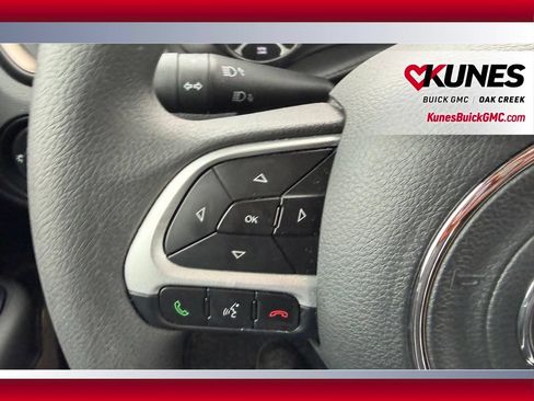 Used 2023 Jeep Renegade Latitude AWD/4WD image 12