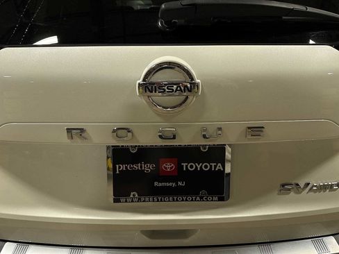 Used 2021 Nissan Rogue SV image 25