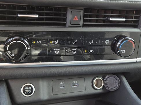 Used 2023 Nissan Rogue S AWD/4WD image 29