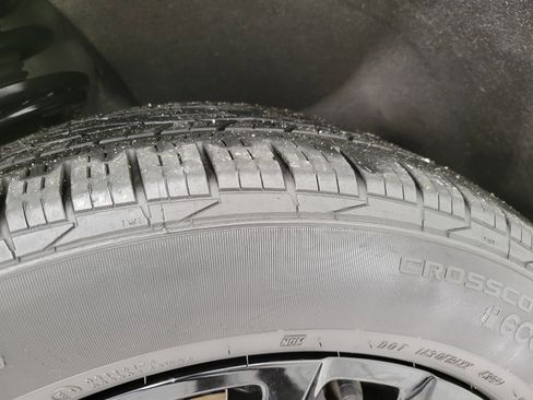 Used 2023 Chevrolet Traverse LT image 4