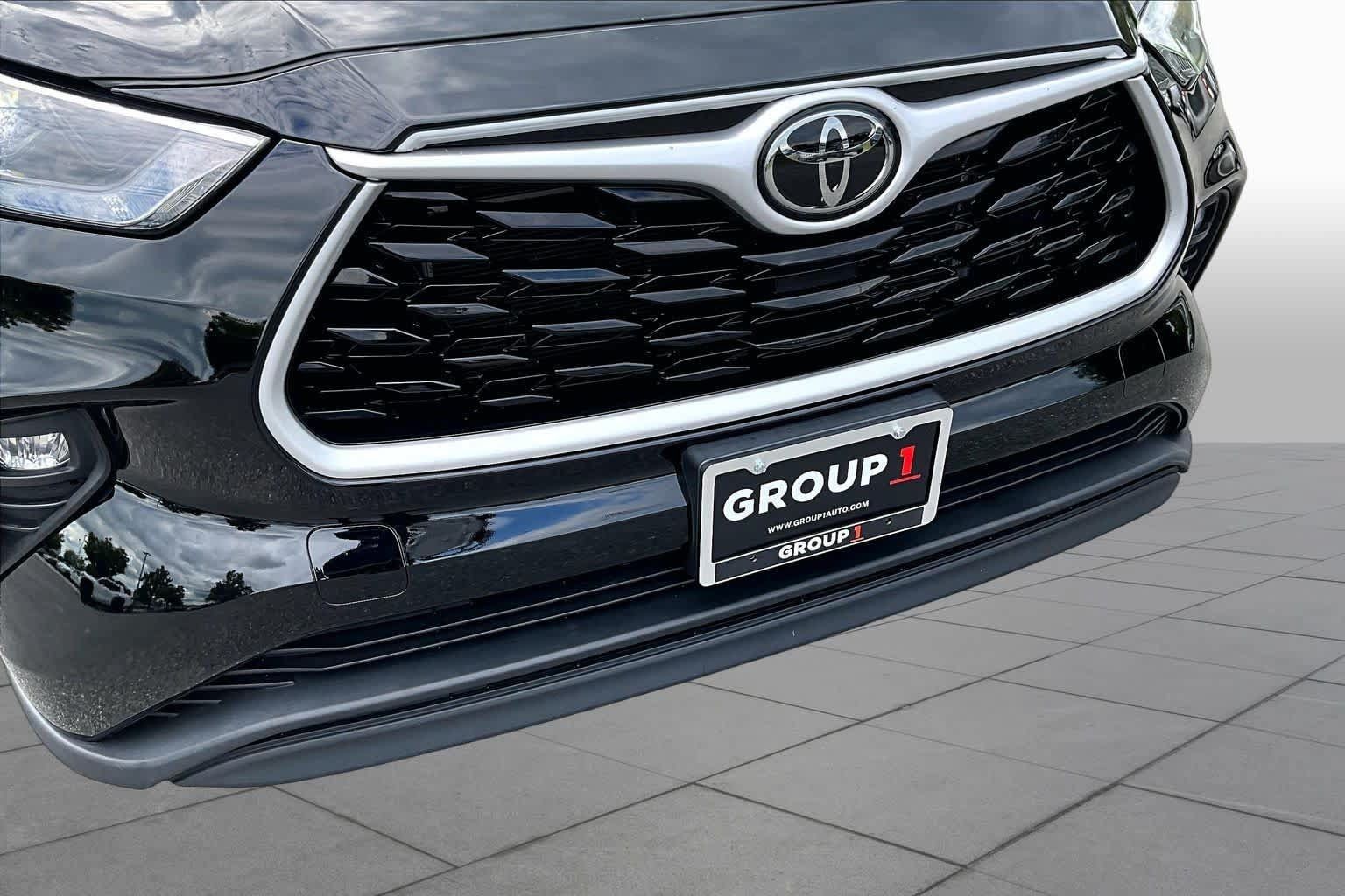 Used 2024 Toyota Highlander XLE FWD image 30