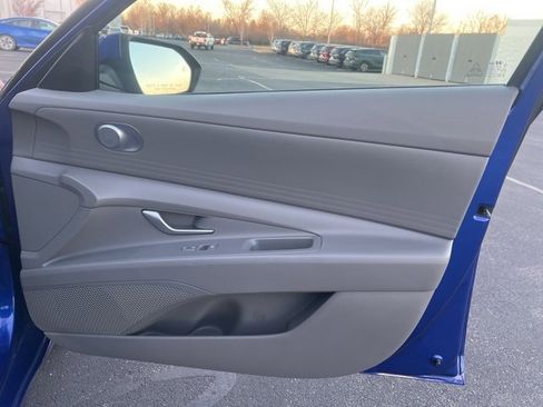 Used 2023 Hyundai Elantra SEL image 18