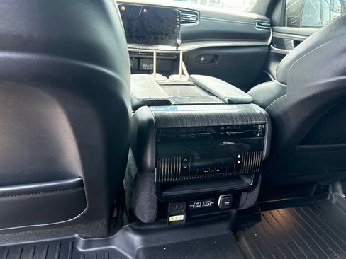 Used 2022 Jeep Wagoneer Series II RWD image 13