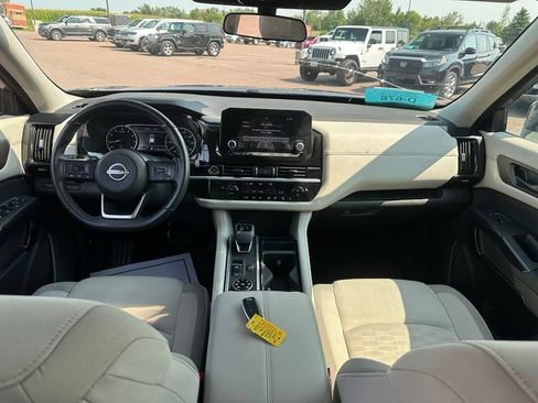 Used 2024 Nissan Pathfinder SV AWD/4WD image 26