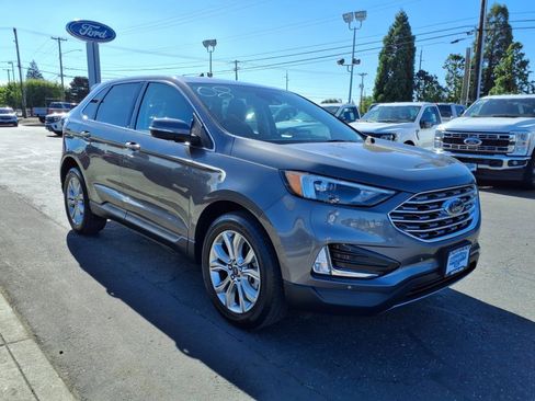Used 2022 Ford Edge Titanium image 3