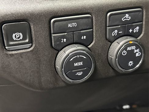 Used 2024 Chevrolet Silverado 1500 LT image 33