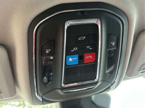 Used 2024 Jeep Grand Cherokee Limited image 39