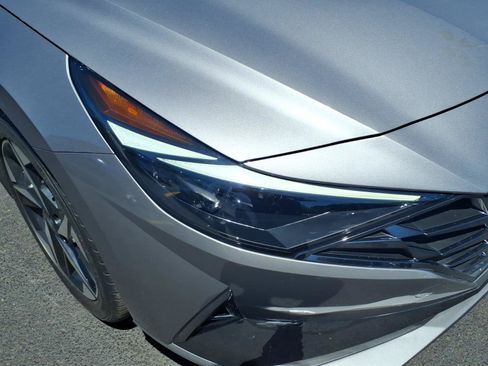 Certified 2023 Hyundai Elantra Limited FWD image 13