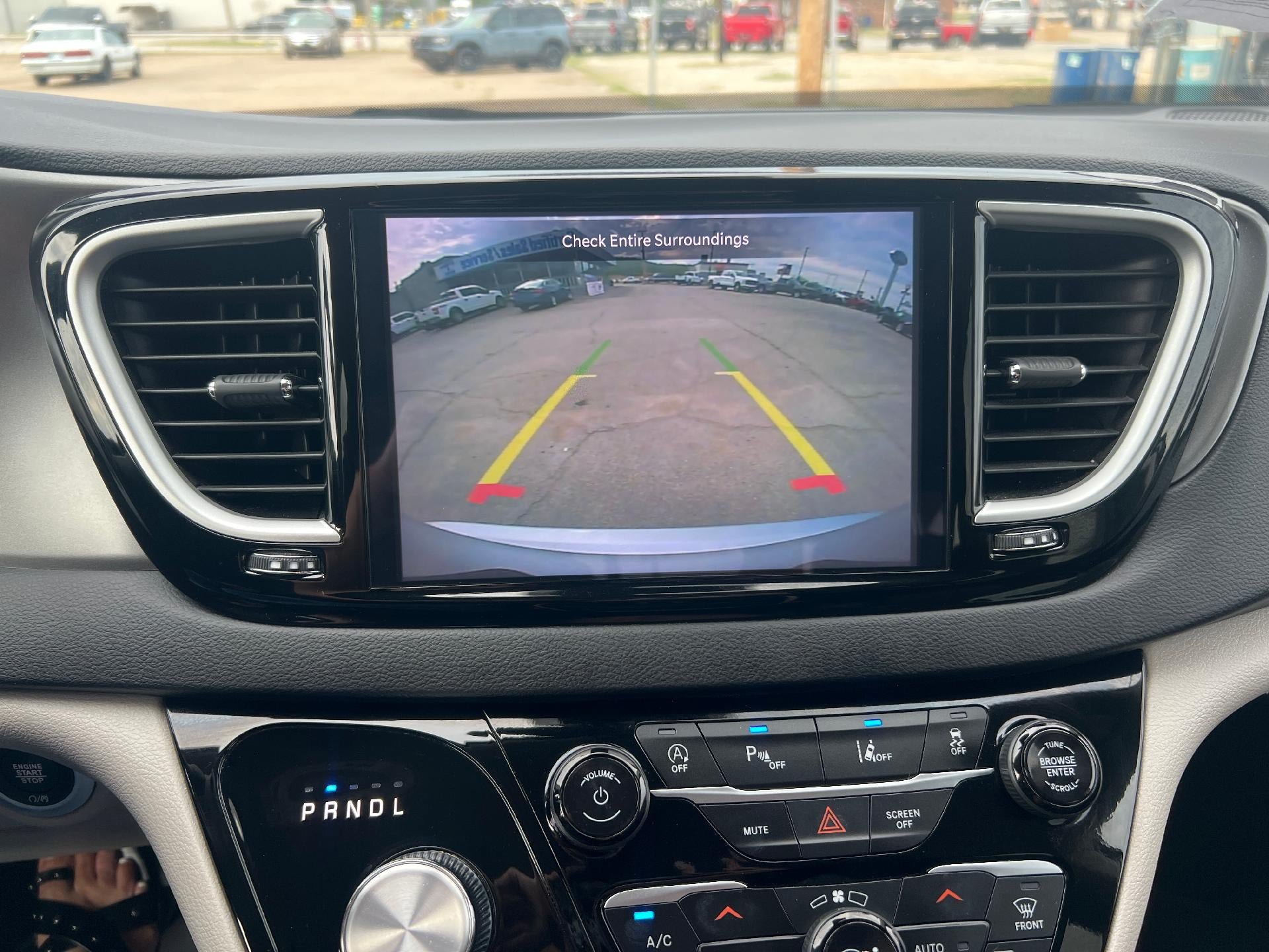 Used 2024 Chrysler Pacifica Touring-L FWD image 20
