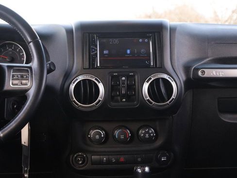 Used 2018 Jeep Wrangler Unlimited Sahara w/ Connectivity Group image 21