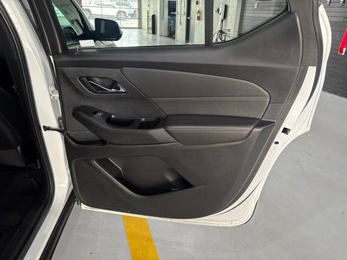 Used 2023 Chevrolet Traverse LT AWD/4WD image 37