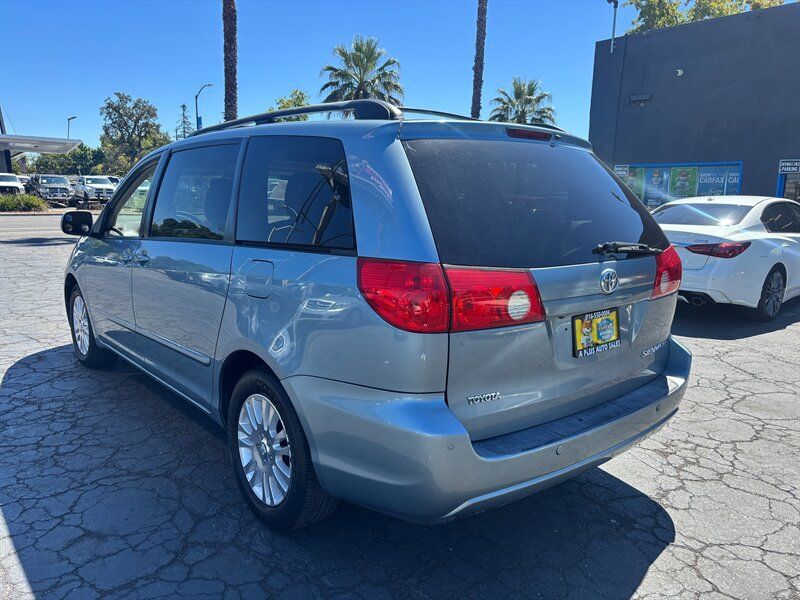 Used 2010 Toyota Sienna XLE FWD image 5