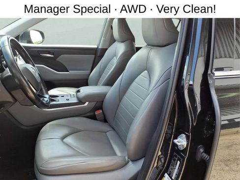 Used 2021 Toyota Highlander XLE AWD/4WD image 12